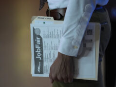 O plano de Trump para perder empregos está indo muito bem O presidente Donald Trump se reúne com o primeiro-ministro da Hungria, Viktor Orban, na sala do gabinete da Casa Branca, sexta-feira, 7 de novembro de 2025, em Washington. (Foto AP/Evan Vucci)