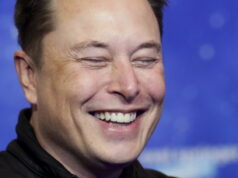 O pobre bilionário Elon Musk não tem dinheiro suficiente ARQUIVO - Um carregador de veículo elétrico Tesla nível três é visível, 2 de fevereiro de 2024, em Kennesaw, Geórgia, perto de Atlanta. (Foto AP / Mike Stewart, arquivo)