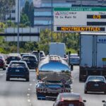 O popular programa de decalques para pistas de carpool EV da Califórnia termina na segunda-feira: ingressos de US$ 490 para infratores