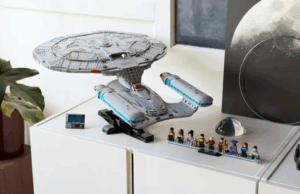 O presente mais quente deste ano é o Lego USS Enterprise – chegando em 28 de novembro As 9 minifiguras da USS Enterprise.