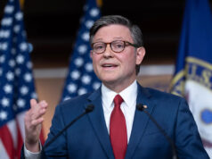 O presidente da Câmara Johnson fechou a Câmara e acumulou poder silencioso com Trump Yahoo news home