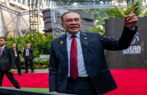 O primeiro-ministro da Malásia, Anwar Ibrahim, está doente depois de presidir a cimeira da ASEAN O primeiro-ministro da Malásia, Anwar Ibrahim, está doente depois de presidir a cimeira da ASEAN