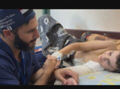 O produtor de ‘The Mission’, Mike Lerner, sobre o contrabando de telefones para Gaza para filmar um cirurgião lutando contra as vítimas: ‘Se eles salvarem uma vida, isso é um ato de resistência’ O produtor de 'The Mission', Mike Lerner, sobre o contrabando de telefones para Gaza para filmar um cirurgião lutando contra as vítimas: 'Se eles salvarem uma vida, isso é um ato de resistência'