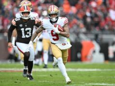 O que os 49ers disseram depois de vencer os Browns O tight end do San Francisco 49ers, George Kittle, no topo, é abordado pelo safety Grant Delpit (9) do Cleveland Browns durante a primeira metade de um jogo de futebol americano da NFL, domingo, 30 de novembro de 2025, em Cleveland. (Foto AP/Sue Ogrocki)