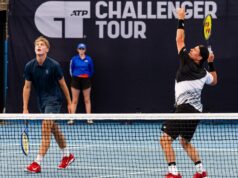 O retorno de Lleyton Hewitt da aposentadoria para jogar duplas com o filho Cruz termina em derrota nas quartas de final O retorno de Lleyton Hewitt da aposentadoria para jogar duplas com o filho Cruz termina em derrota nas quartas de final