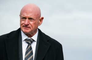 O senador Mark Kelly está redobrando sua autodesonra por causa do vídeo de ‘Disobey’ O senador Mark Kelly está redobrando sua autodesonra por causa do vídeo de ‘Disobey’