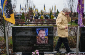 O sentimento de traição de Bucha em relação à cláusula de anistia do plano de paz reflete um clima sombrio em toda a Ucrânia Yahoo news home