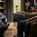 O showrunner de 'Bel-Air' revela o 'grande pedido' de Geoffrey para o tio Phil no episódio 1: 'Esses mundos colidem'