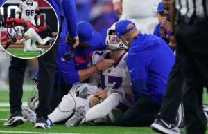 O susto da lesão de Josh Allen expõe um problema perigoso do Bills O quarterback do Buffalo Bills, Josh Allen, é atendido pela equipe médica após ser demitido por Will Anderson Jr.