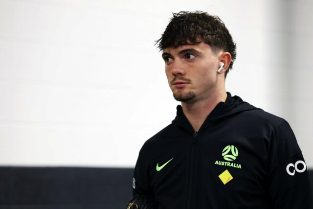 O técnico da Austrália explica a decisão de chamar James ícone de correio