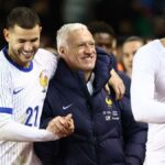 O técnico da França, Deschamps, satisfeito com a escalação por se intensificar na ausência de grandes nomes