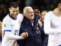 O técnico da França, Deschamps, satisfeito com a escalação por se intensificar na ausência de grandes nomes O técnico da França, Deschamps, satisfeito com a escalação por se intensificar na ausência de grandes nomes