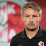 O técnico de Hong Kong, Westwood, sai depois que o time não consegue se classificar para a Copa da Ásia