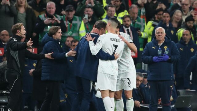 O técnico de Portugal, Martinez, diz que o cartão vermelho de Ronaldo foi duro
