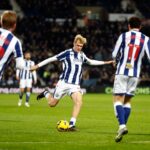 Toby Collyer aquecendo contra o Birmingham City