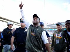 O técnico interino da LSU, Frank Wilson, tem uma mensagem reveladora sobre o futuro do coaching Frank Wilson addressed his future at LSU.