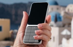 O telefone indie peculiar é um híbrido modular Nokia / iPod e prova de que ainda há diversão na tecnologia móvel Renderizações do Sidephone SP-01