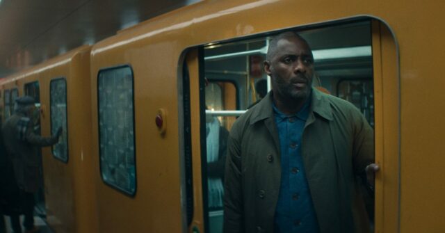 O thriller de sucesso da Apple TV retorna em breve, novo vídeo mostra Idris Elba reagindo às críticas
