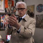 O trailer da 2ª temporada de A Man on the Inside mostra Ted Danson disfarçado no campus