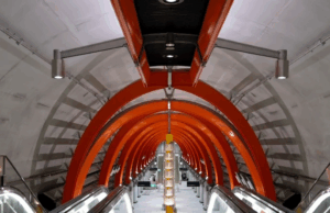 O túnel do metrô de Melbourne finalmente será inaugurado após anos de atrasos Grandes multidões são esperadas para a abertura da linha da extensão do túnel do metrô de Melbopurne.