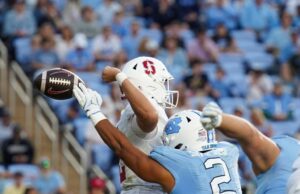 O último rali liderado por Elijah Brown de Stanford fica aquém da derrota por 20-15 na Carolina do Norte O último rali liderado por Elijah Brown de Stanford fica aquém da derrota por 20-15 na Carolina do Norte