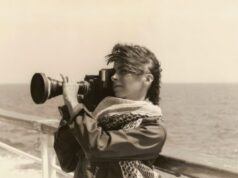 O vencedor do Prêmio Cairo, Mohanad Yaqubi, sobre a cineasta libanesa Jocelyne Saab: ‘É como se ela estivesse fazendo o filme e eu fosse o instrumento que faz isso acontecer’ O vencedor do Prêmio Cairo, Mohanad Yaqubi, sobre a cineasta libanesa Jocelyne Saab: 'É como se ela estivesse fazendo o filme e eu fosse o instrumento que faz isso acontecer'