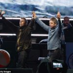 O Oasis encerrou sua turnê de reencontro de 41 shows no domingo à noite, fazendo uma reverência final diante de 60.000 fãs em São Paulo, Brasil (foto em agosto)