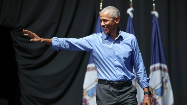 Obama comemora grandes vitórias democratas e afirma que os eleitores Obama comemora grandes vitórias democratas e afirma que os eleitores estão prestando atenção na América de Trump: 'Eles não querem crueldade'