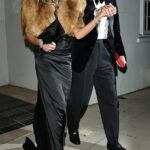 O recém-nomeado Sir David Beckham comemorou em grande estilo na noite de terça-feira, horas depois de receber sua investidura do Rei Charles no Castelo de Windsor.