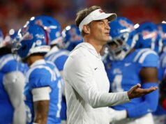 Ole Miss Fans Fear Lane Kiffin está saindo após comentários pós-jogo College football head coach Lane Kiffin of the Mississippi Rebels