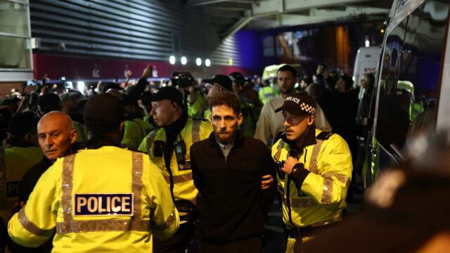 Onze presos em meio a protestos antes do jogo do lightbox-info