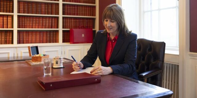 Orçamento de outono de 2025: atualizações ao vivo enquanto Rachel Reeves insiste que os aumentos de impostos são “justos e necessários” 
