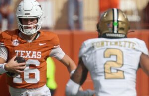 ‘Orgulhoso’ Manning retorna e estrela vitória no Texas 'Orgulhoso' Manning retorna e estrela vitória no Texas
