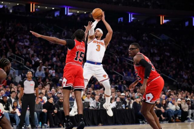 Os Knicks finalmente conseguiram o Josh Hart que eles ‘conhecem Josh Hart arremessa enquanto Julian Phillips defende o Bulls no primeiro tempo no Madison Square Garden em Nova York, Nova York, 2 de novembro de 2025.