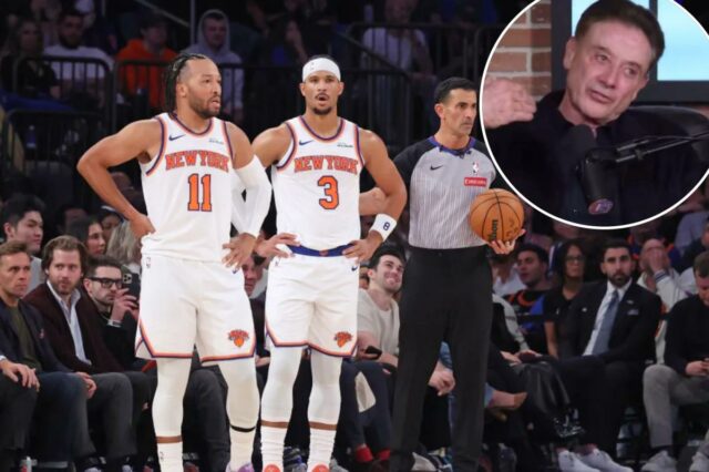 O técnico do St. John's Red Storm, Rick Pitino, na linha de base.