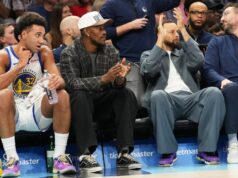 Os Short-handed Warriors lutam sem Curry, Butler e Green, mas Miami surge tarde para a vitória por 110-96 O armador do Golden State Warriors, Brandin Podziemski, chega antes de um jogo de basquete da NBA contra o Miami Heat, quarta-feira, 19 de novembro de 2025, em Miami. (Foto AP/Lynne Sladky)