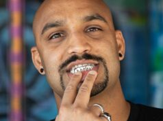 Os australianos pagam a esse cara até US$ 5.000 pelo que ele tem na boca Dr. Maheer Shah, um importante dentista de Perth especializado em odontologia estética - e fazendo grillz à parte.