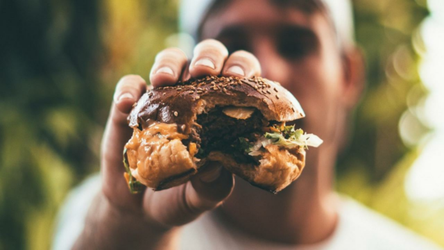 Os cheeseburgers são saudáveis? Os cheeseburgers são saudáveis?