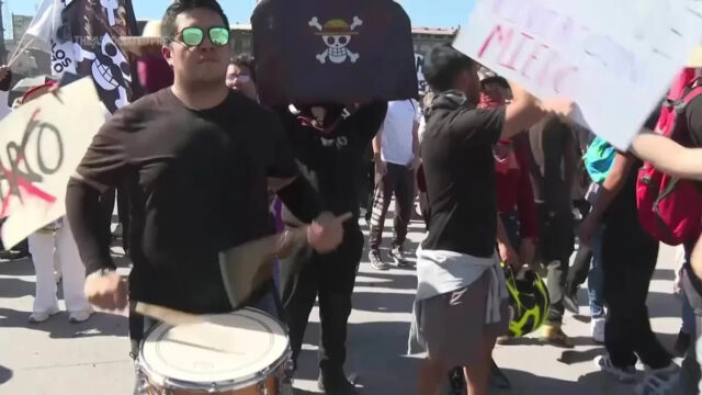 Os confrontos eclodem enquanto milhares de pessoas marcham contra o Yahoo news home