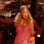 Os espectadores do Strictly Come Dancing ficaram 'destruídos' por Alex Kingston enquanto a atriz comete vários erros durante a última apresentação: 'Eu só quero dar um abraço nela!'