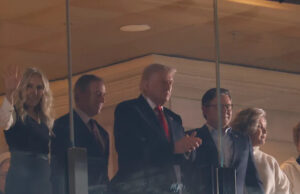 Os fãs dos Commanders vaiaram Trump ruidosamente durante a cerimônia de posse do intervalo Download app from appStore