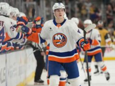 Os ilhéus superam os Golden Knights para uma vitória corajosa na prorrogação Os ilhéus superam os Golden Knights para uma vitória corajosa na prorrogação