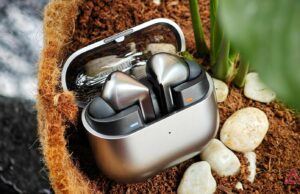 Os melhores fones de ouvido sem fio da Samsung estão tendo uma séria queda de preço antes da Black Friday Samsung Galaxy Buds 3 Pro em um fundo branco