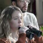 Um homem aponta sua arma em 'Seven'.