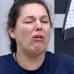 Kelly Brook ficou engasgada e com lágrimas escorrendo pelo rosto enquanto enfrentava um dos notórios desafios alimentares de I'm A Celeb com a Vogue Williams