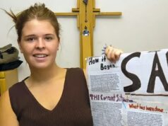 Os pais de Kayla Mueller pedem ao presidente Trump que traga os restos mortais da filha da Síria em carta Os pais de Kayla Mueller pedem ao presidente Trump que traga os restos mortais da filha da Síria em carta
