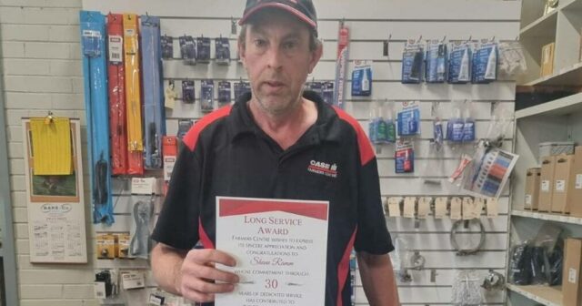 Os produtores de grãos “se deram bem” com este homem como gerente de peças de máquinas
