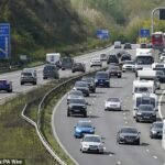 Os motoristas de veículos elétricos (EV) enfrentam o pagamento de uma tarifa dupla durante as férias, de acordo com o novo esquema trabalhista de pagamento por milha