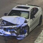 O motorista do BMW, de 19 anos, foi levado sob custódia policial.