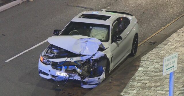 P-plater preso após mulher grávida morrer após acidente no noroeste O motorista do BMW, de 19 anos, foi levado sob custódia policial.